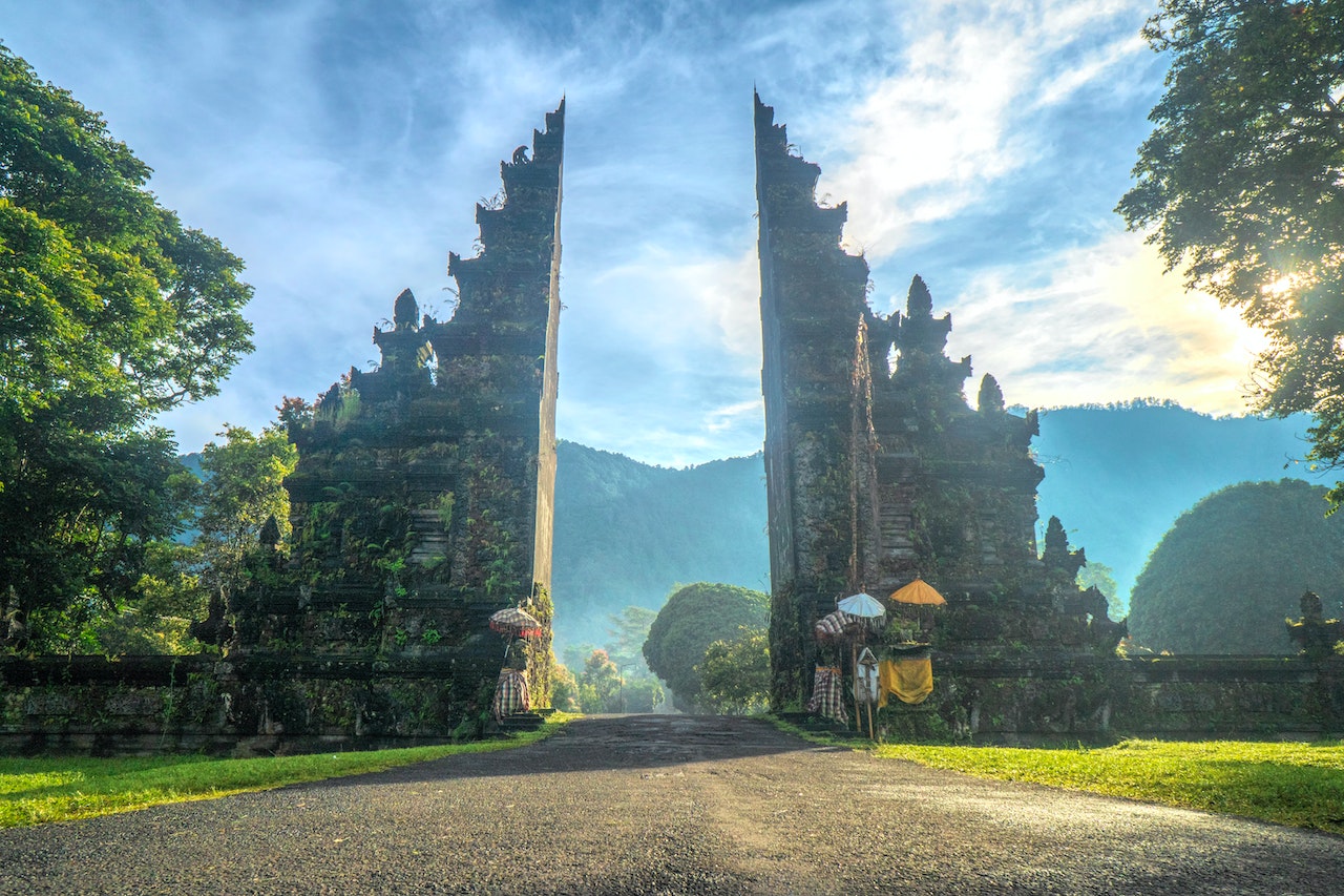 Rizières et temple traditionnel à Bali